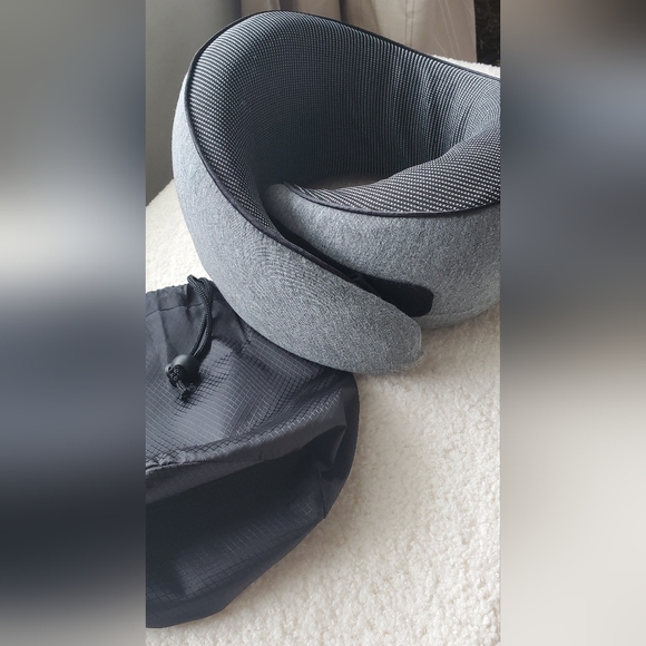 Neck Pillow with Carry Bag - Picture 2 of 8